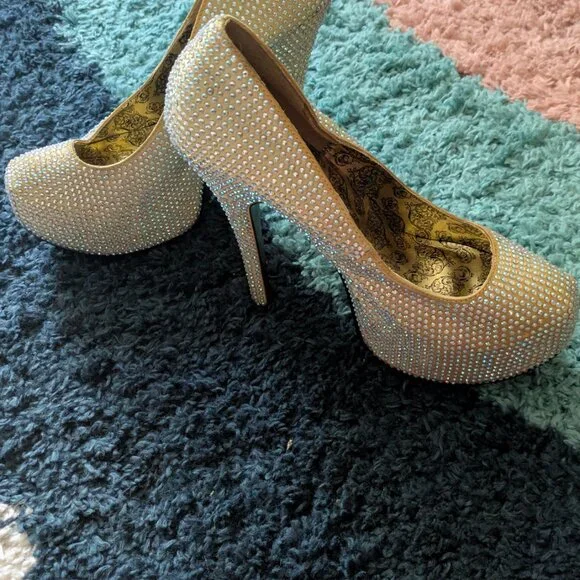 Stunning Gold Rhinestone Platform Heels Women size 8 - Picture 2 of 4